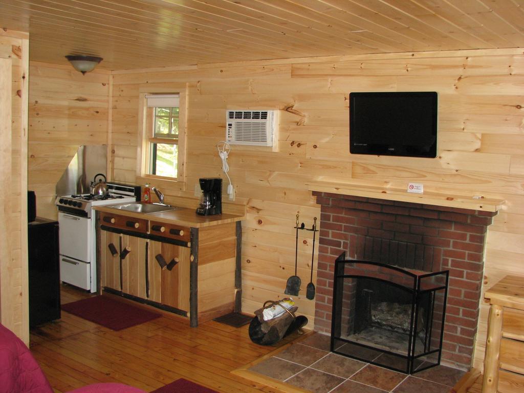 Pine Knoll Hotel Lakeside Lodge & Cabin 올드 포지 외부 사진