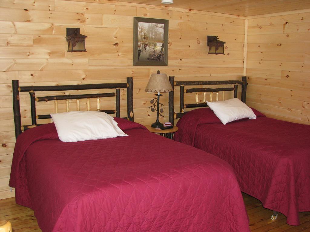 Pine Knoll Hotel Lakeside Lodge & Cabin 올드 포지 객실 사진