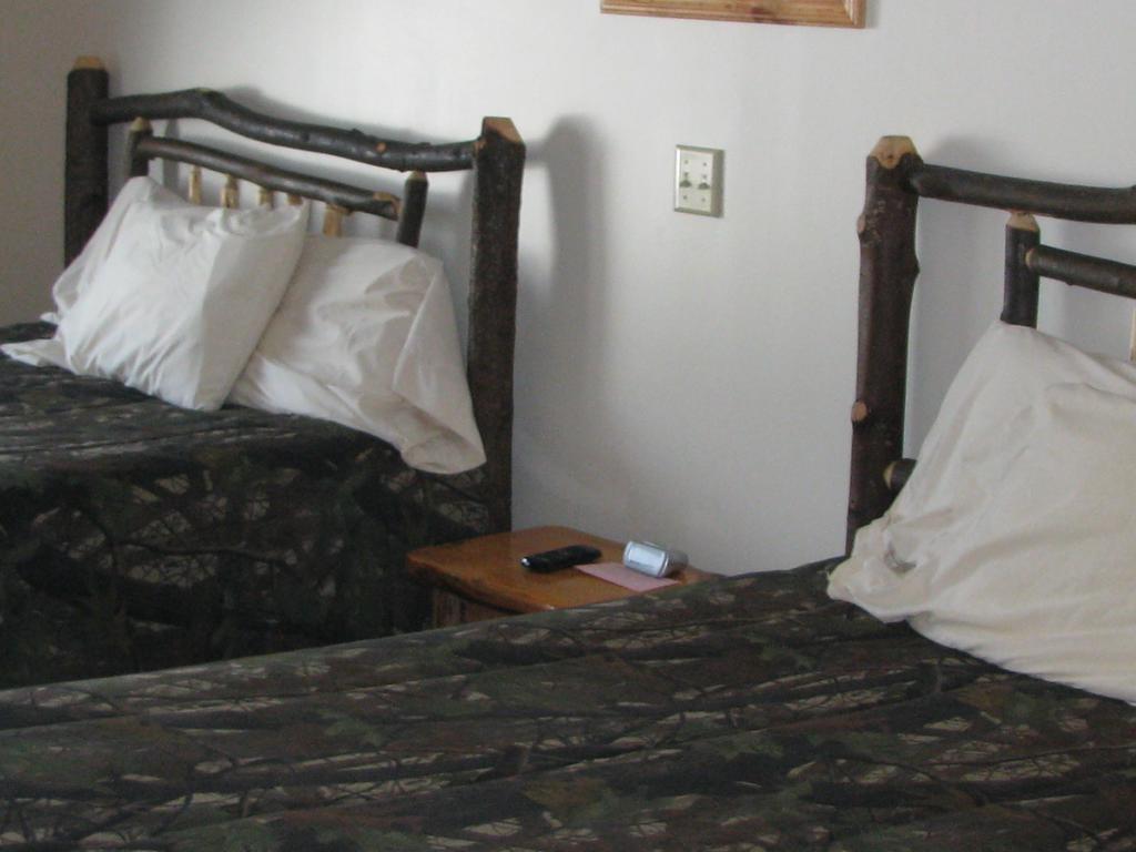Pine Knoll Hotel Lakeside Lodge & Cabin 올드 포지 외부 사진