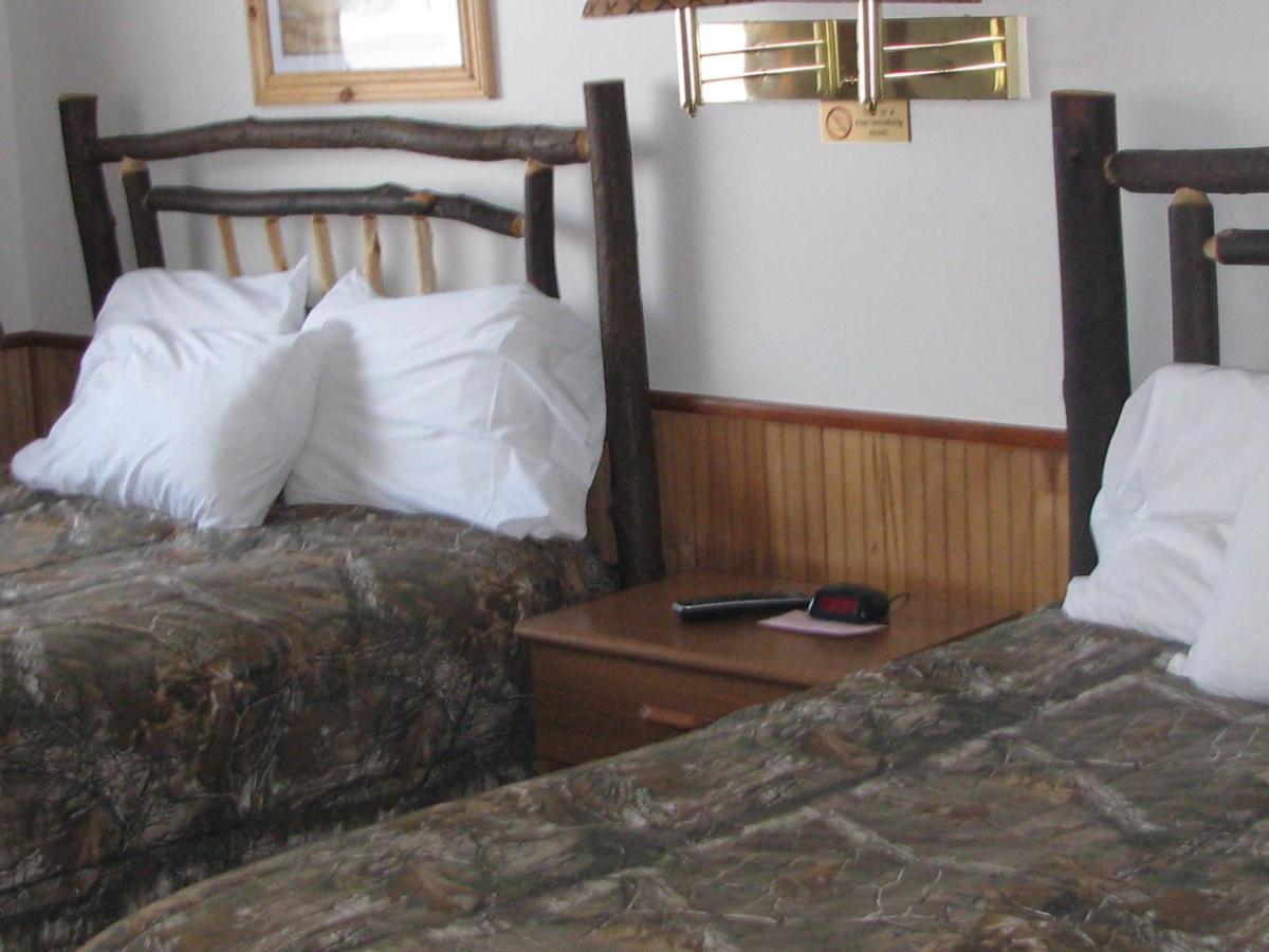 Pine Knoll Hotel Lakeside Lodge & Cabin 올드 포지 객실 사진